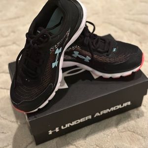 Women’s Underarmour Running Shoes